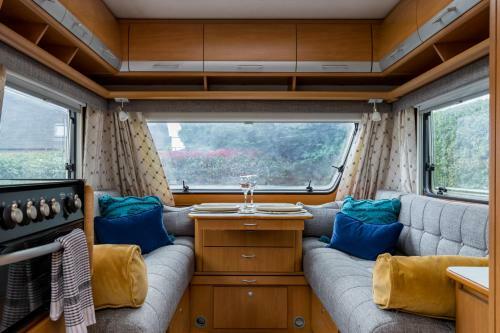 Cosy Caravan On Luxury Campsite
