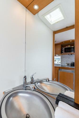 Cosy Caravan On Luxury Campsite