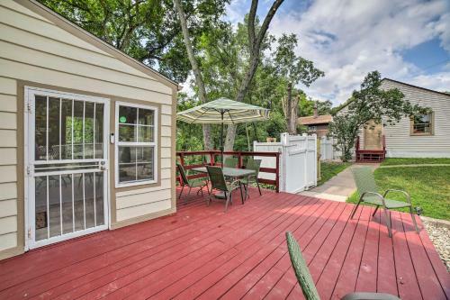 Pet-friendly Lake Getaway 1 Block To Beach!