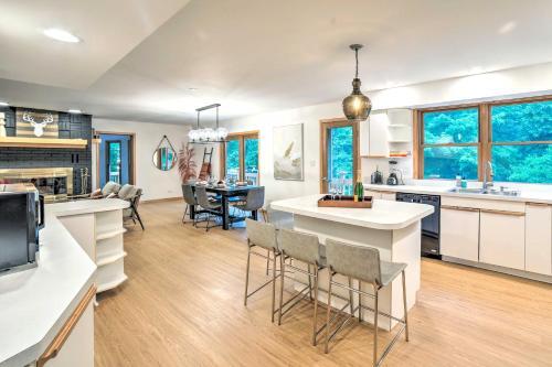 Michiana Shores Retreat With Deck And Fire Pit!