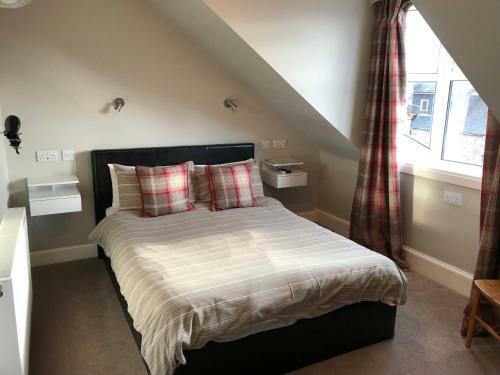 Bed & Breakfast Market Brae Rooms