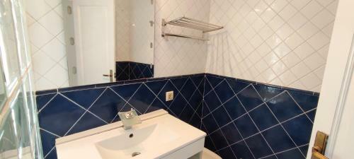 332 House In Llan��