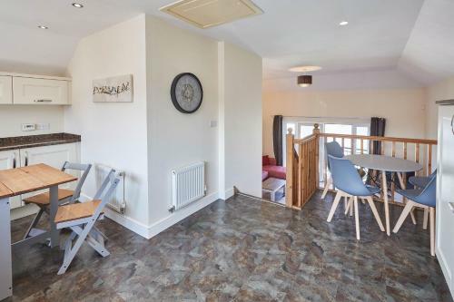 Host & Stay - Farrers View