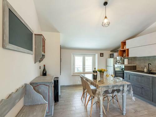 Rural Apartment In Matelica With Shared Pool