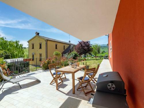 Rural Apartment In Matelica With Shared Pool