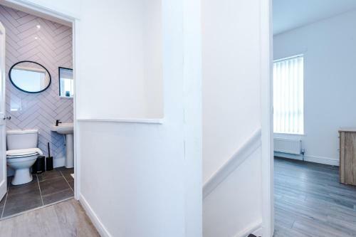 3 Bedroom House Manchester Hosted By Mcr Dens