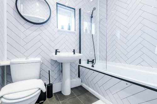 3 Bedroom House Manchester Hosted By Mcr Dens