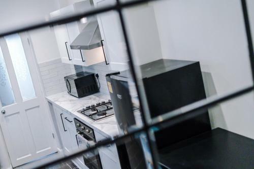 3 Bedroom House Manchester Hosted By Mcr Dens