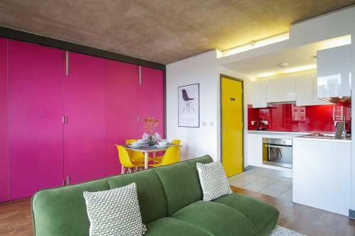 Retro Boutique By The Jacksonheim Boutique