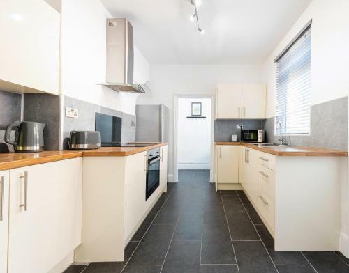 Jasmine Villa B - Ideal For Qmc & Uni - Free Parking