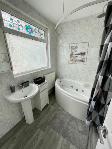 Self-catering 4 Bed, Pet Friendly Home Porthcawl