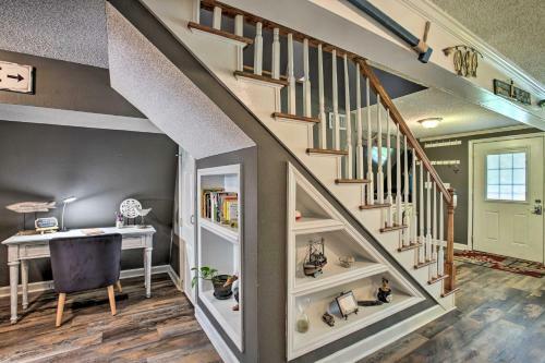 Waterfront Kiln Retreat With Multiple Decks And Dock!