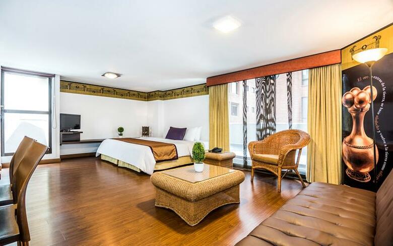 Lloyds Apartasuites Parque 93