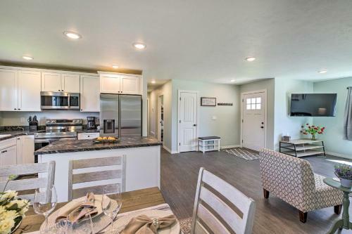 Dog-friendly Hamilton Home With Mountain Views!