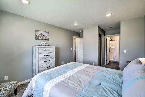 Dog-friendly Hamilton Home With Mountain Views!