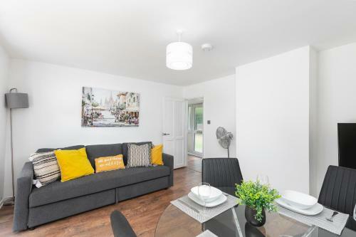 Spacious 2bed House With Garden & Parking + Wifi