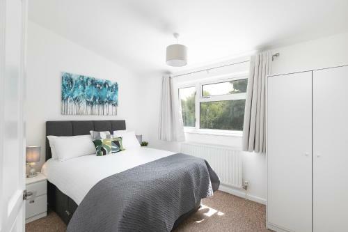 Spacious 2bed House With Garden & Parking + Wifi