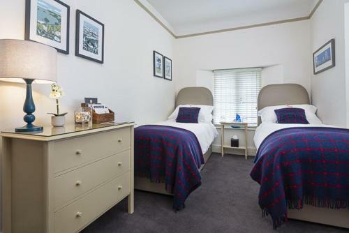 4 Bed - Beach Cottage