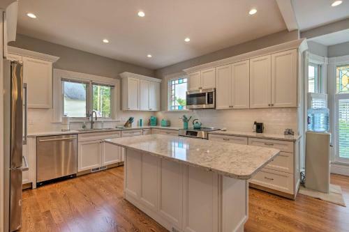 Apartamento Charming Greenport Gem With Walkable Location!