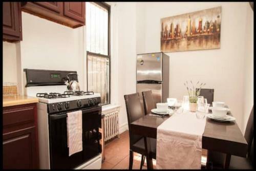 Classy 2br Apartment Within Steps To Time Square
