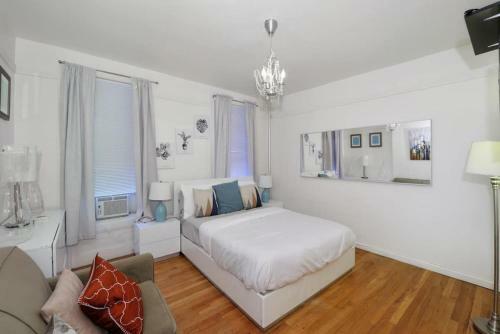 Pleasant 2br Lennox Hill Apartment