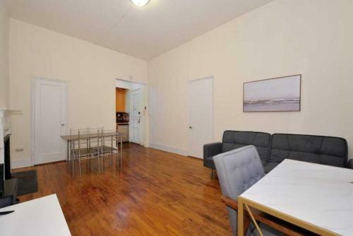 Stunning Centrally-located 1 Br Apartment