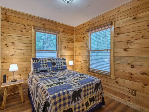Mountain View Cabin Whot Tub, Game Room, Fire Pit