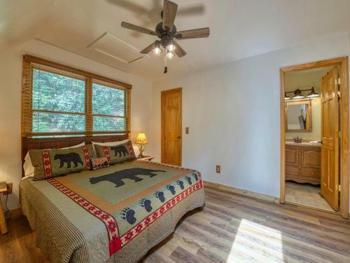 Mountain View Cabin Whot Tub, Game Room, Fire Pit