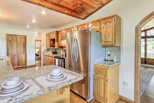 Spacious Murphy Cabin With Hot Tub And Large Deck