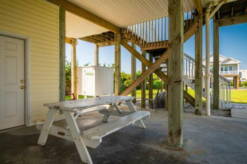 A Watts Landing By Oak Island Accommodations