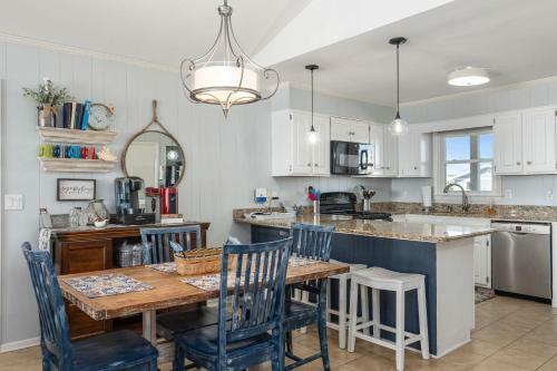 Big Cahoona Hill By Oak Island Accommodations