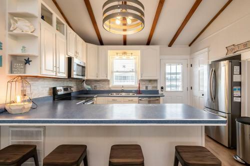 Blu Malibu By Oak Island Accommodations