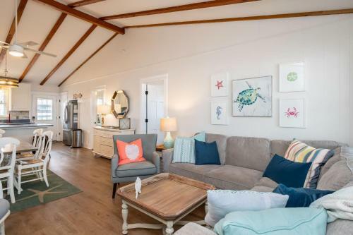 Blu Malibu By Oak Island Accommodations