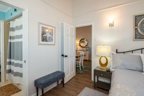 Blu Malibu By Oak Island Accommodations