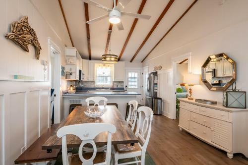 Blu Malibu By Oak Island Accommodations