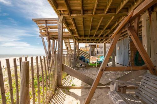 Blu Malibu By Oak Island Accommodations