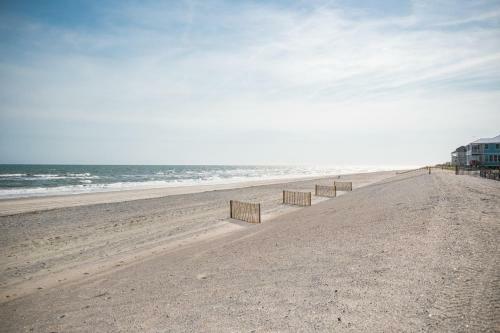 A Shore Place By Oak Island Accommodations