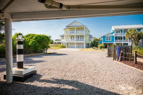 A Shore Place By Oak Island Accommodations