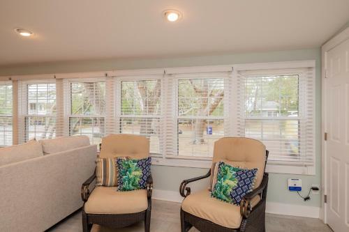 Bill's Place By Oak Island Accommodations