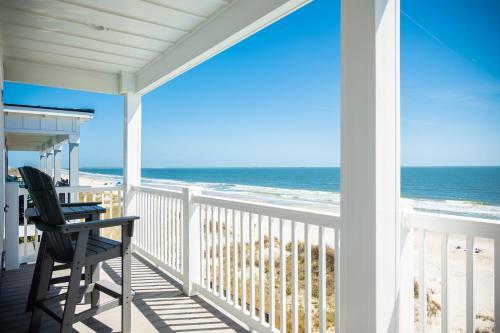 Carolina Dreamin' By Oak Island Accommodations