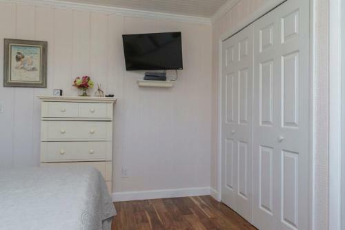 Breezy Oaks By Oak Island Accommodations