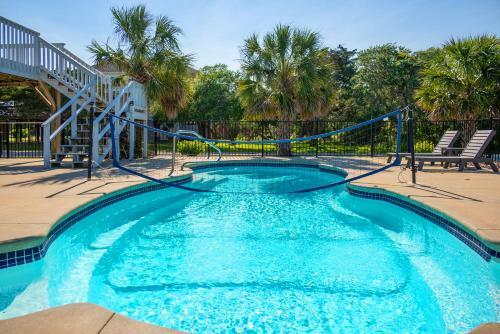 200 Steps To Somewhere By Oak Island Accommodations
