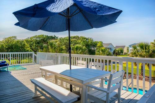 200 Steps To Somewhere By Oak Island Accommodations