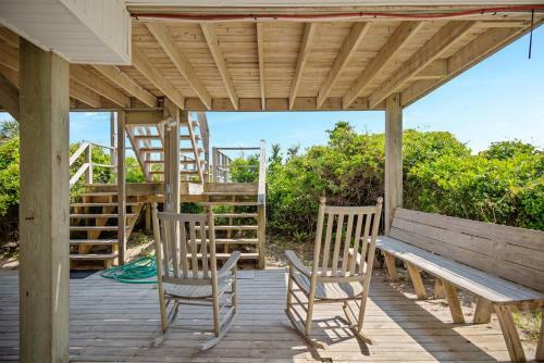 Beach Walkers By Oak Island Accommodations