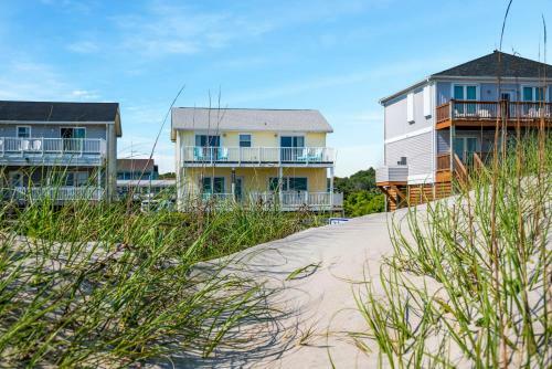 Beach Walkers By Oak Island Accommodations