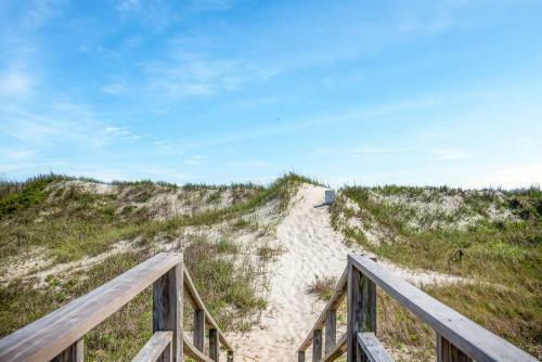 Beach Walkers By Oak Island Accommodations