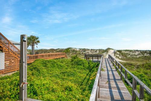 Beach Walkers By Oak Island Accommodations