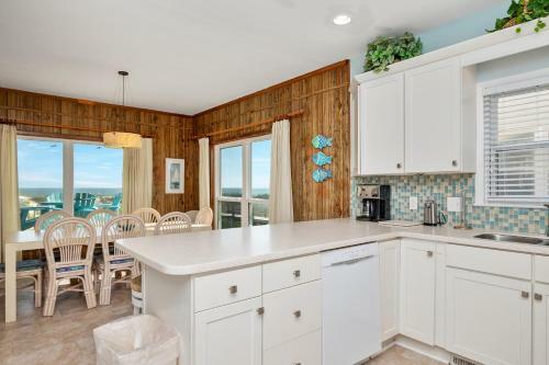 Beach Walkers By Oak Island Accommodations
