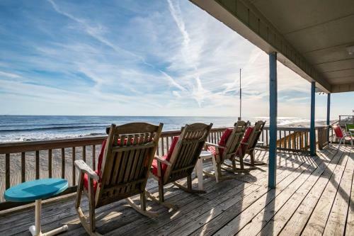 Afternoon Delight By Oak Island Accommodations