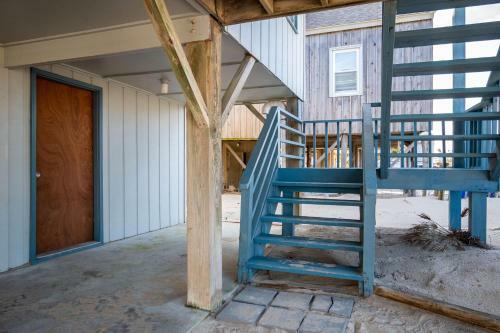 Afternoon Delight By Oak Island Accommodations